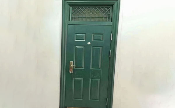 霍城学校教室门