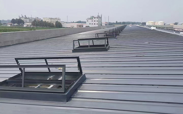 某中学室内体育馆霍城排烟窗改造项目