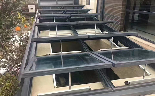 某轨道交通车辆维修车间霍城排烟窗应用