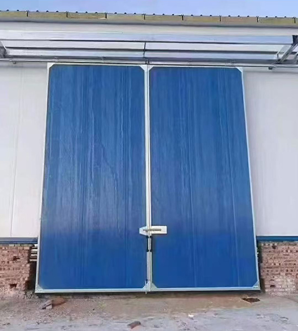 霍城工业门在大型仓储物流通道中的应用实例